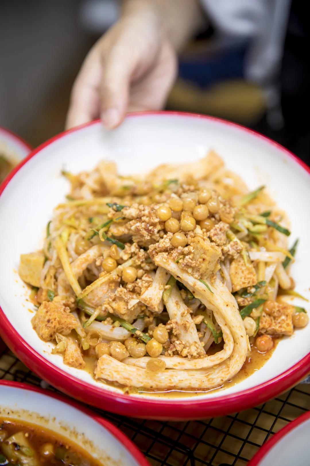 人均8元的奶茶店,人均8块的小吃