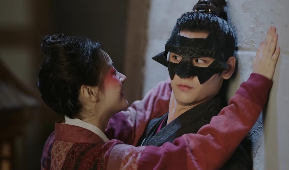 又亲又咬还“壁咚”!《花好月又圆》路子野,“先婚后爱”太上头