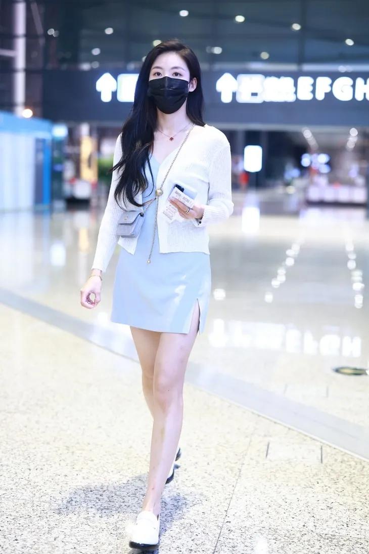 三里屯偶遇大幂幂,杨幂和闺蜜在三里屯逛街遭搭讪