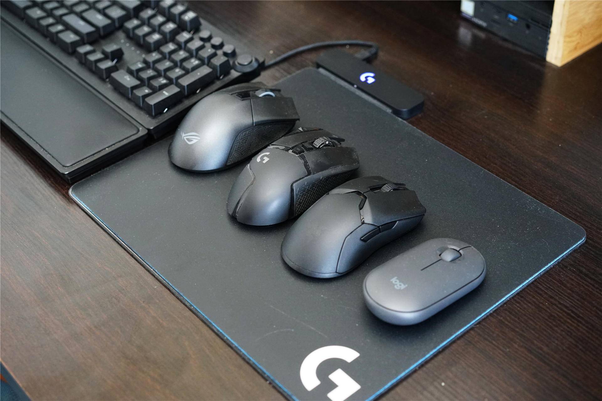 大家觉得我这一桌子东西怎么样？老黄的2020年桌面分享