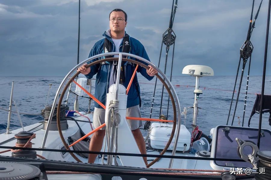 他35岁裸辞，搭顺风船环游世界，网友：还可以这么玩？