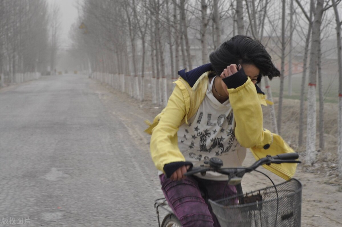 风沙迷眼睛怎么快速处理,风沙迷了眼睛疼怎么办