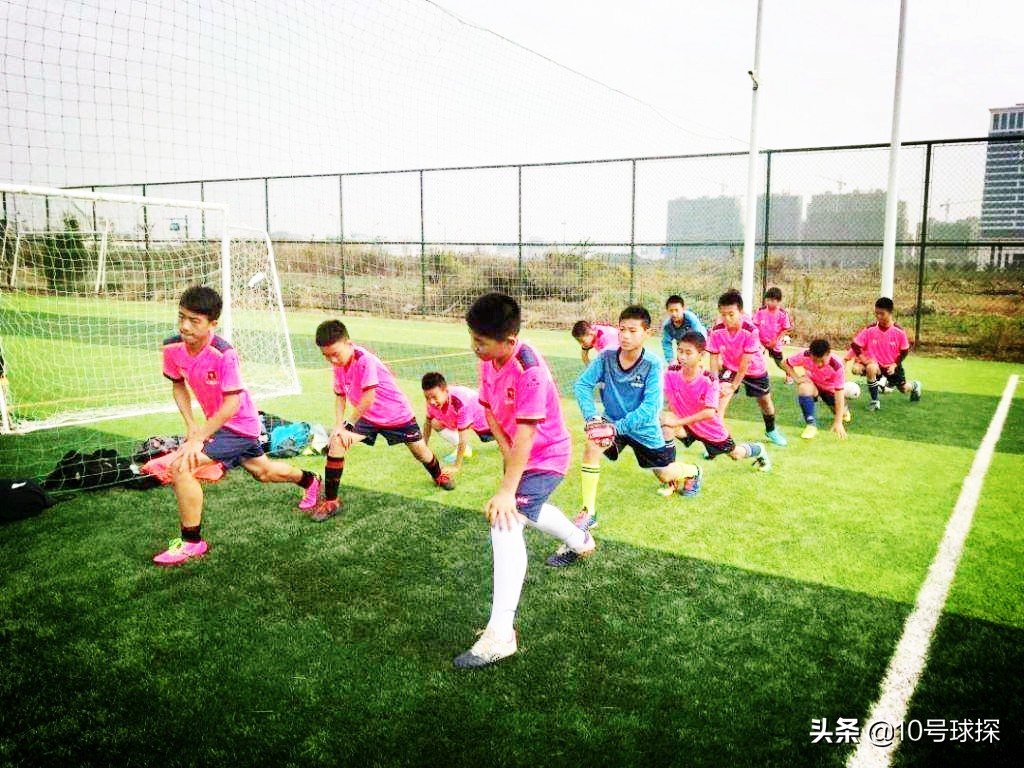 足球对于孩子成长的帮助和启发,为什么让孩子多运动且选择足球