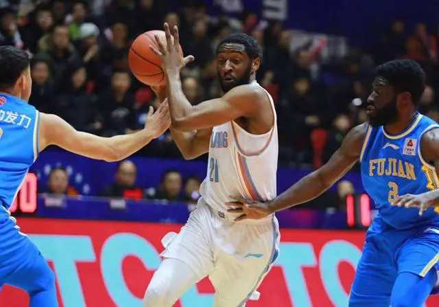 克拉克伤病,克拉克换援名额