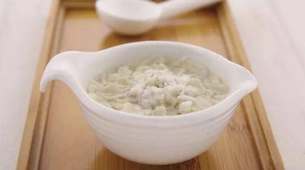 8-9个月宝宝每天辅食应该喂多少,8个月宝宝按时喂养还是按需喂养