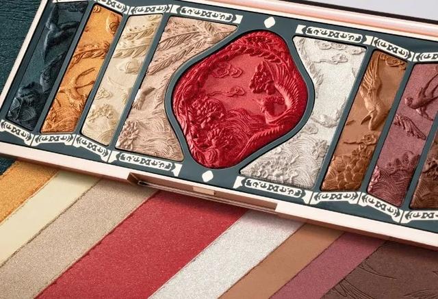 李佳琦捧火的花西子彩妆品牌，它的国潮风包装设计很赞！