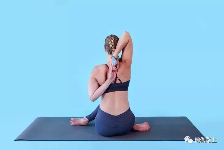 含胸驼背彻底纠正瑜伽体式,帮助孩子改善含胸驼背瑜伽