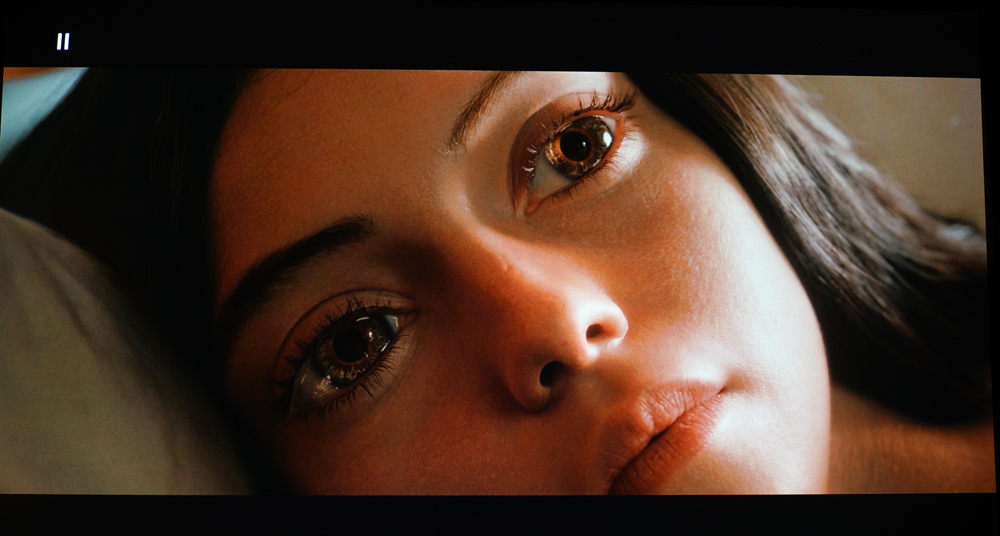 奥图码uhz886是哪年生产的,奥图码uhz886镜头是什么材质