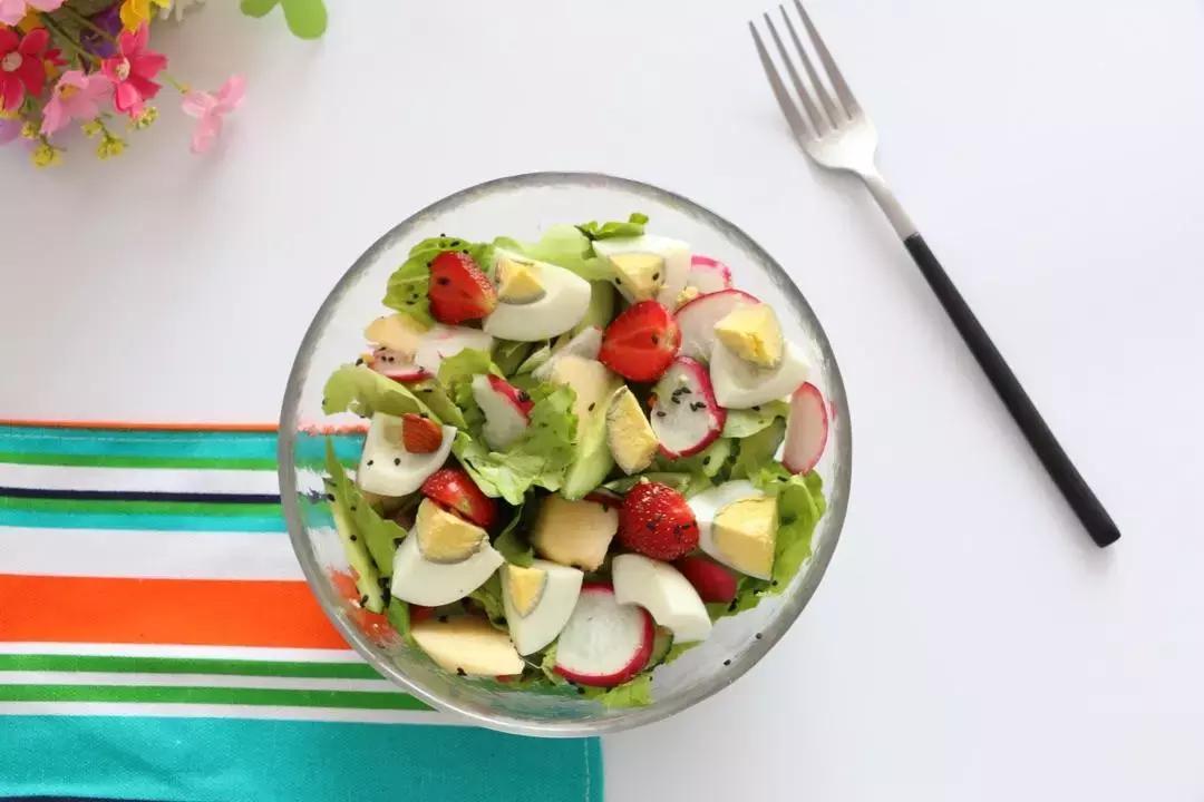 沙拉酱热量高为什么还吃沙拉减肥,减肥可以吃沙拉汁会发胖吗