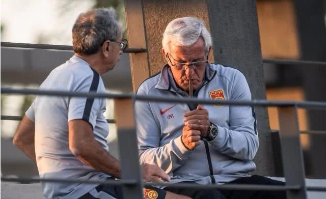 里皮恒大抽雪茄图片,里皮抽雪茄完整版