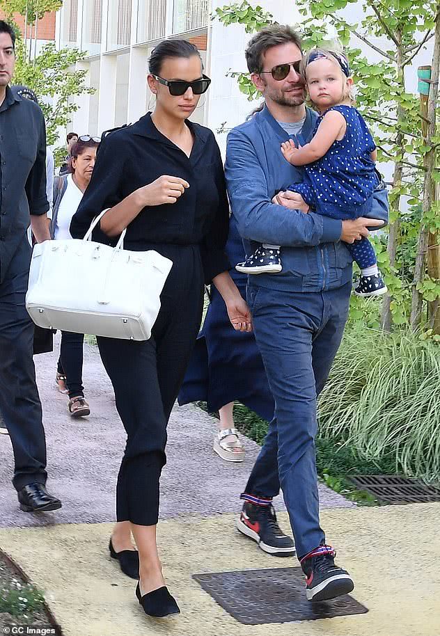 布莱德利库珀伊莲娜离婚几年复合,伊莲娜女儿布莱德利库珀