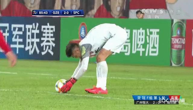 胡睿宝:除车牌一事,于汉超是球员典范,珍惜和超哥的半场亚冠