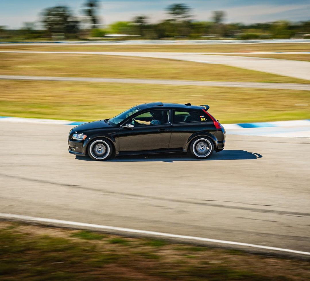 沃尔沃双门轿跑c30,坦克70多万车