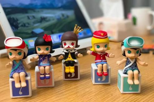 一年花费70多万，比炒鞋更疯狂！溢价近40倍的炒盲盒来了