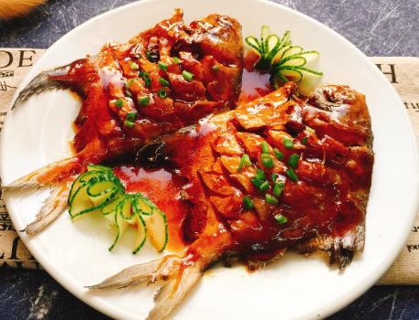 年夜饭必备菜红烧鲳鱼,红烧鲳鱼最佳吃法