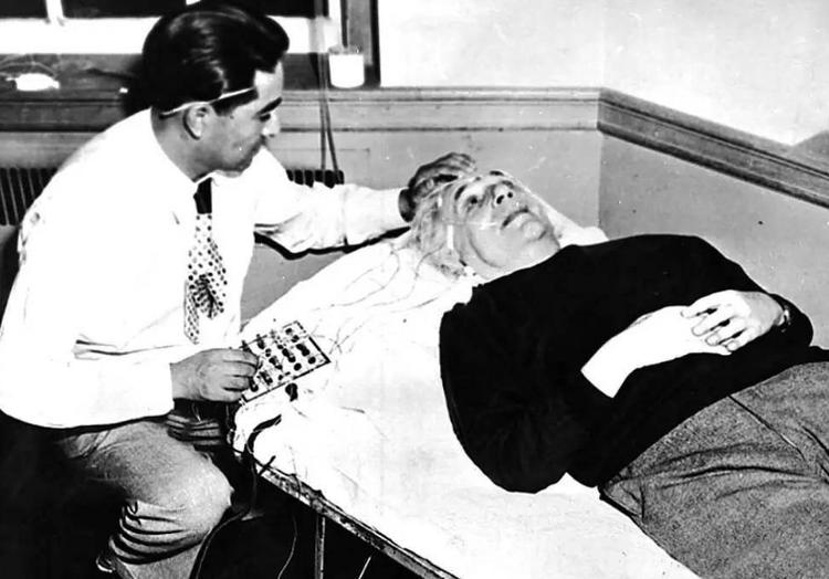 爱因斯坦临死前失去大脑,爱因斯坦死后大脑哪去了