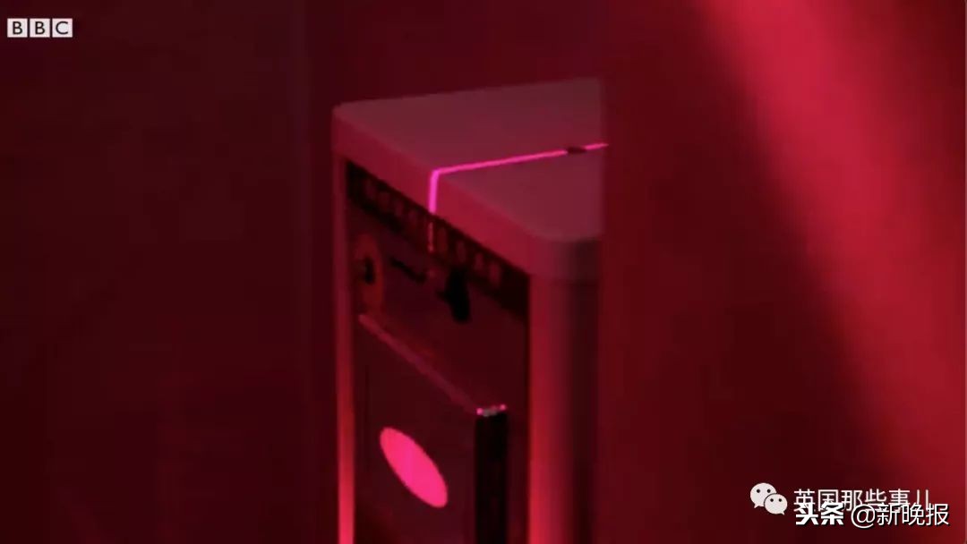 在酒店裸睡居然被入室*拍偷**……她一怒之下决定向*拍偷**摄像头宣战