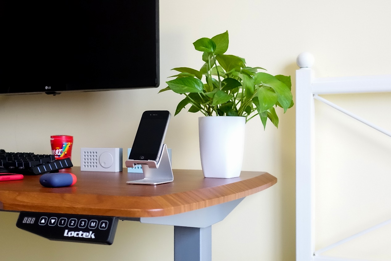 乐歌升降桌到底实用不实用,乐歌升降桌舒适体验