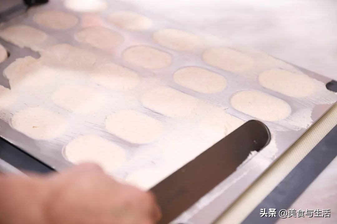 竟然比马卡龙还好吃?日本爆款小点心朗姆葡萄夹心饼干,超全配方