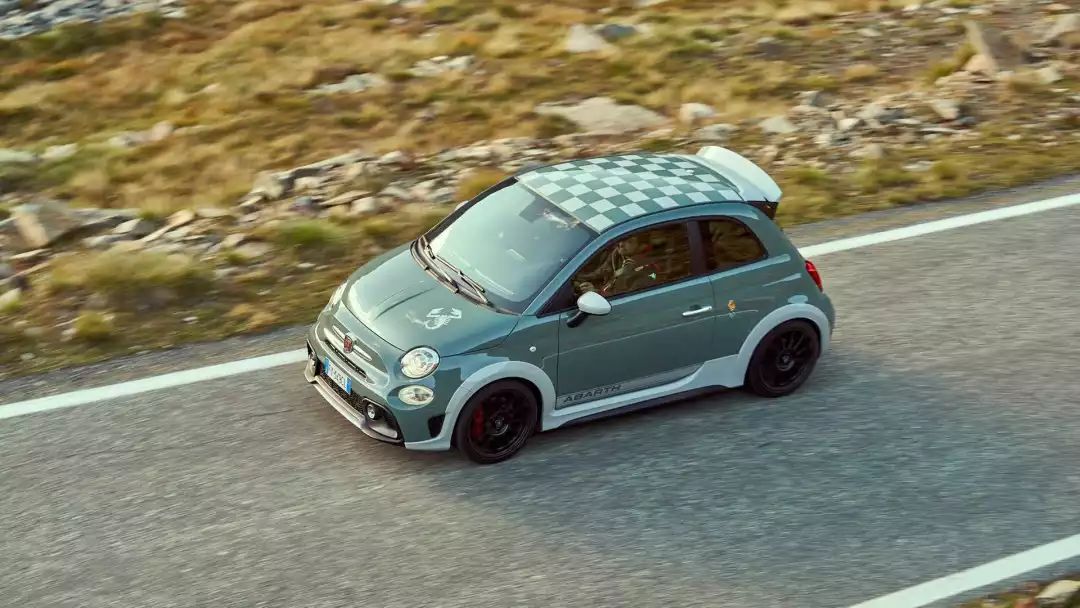 与F0同级别，1.4T的发动机，菲亚特Abarth695可不能小看