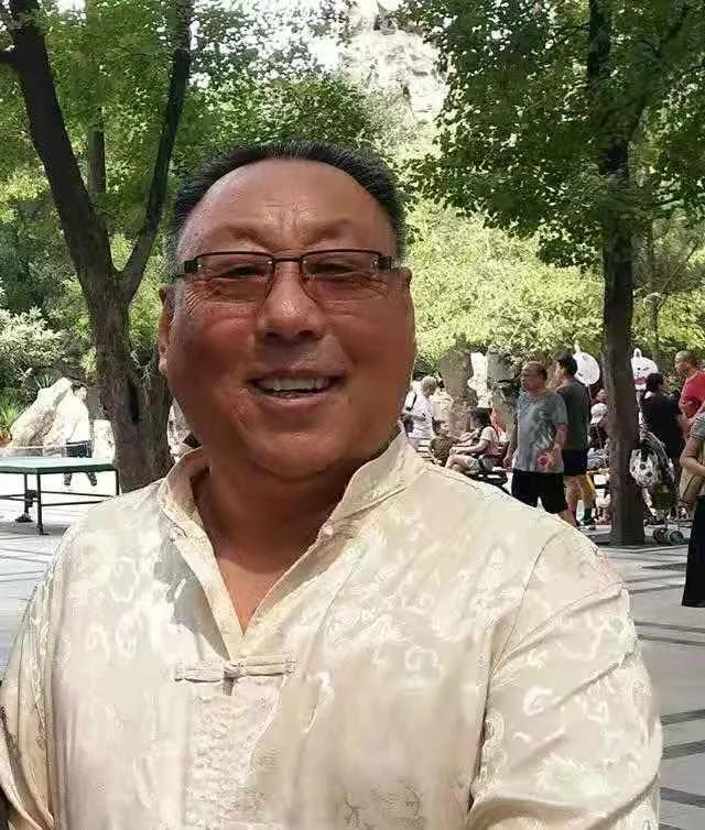 郑州怡丰新都汇社区德艺双馨艺术团大爱无疆做公益演出众人称赞。