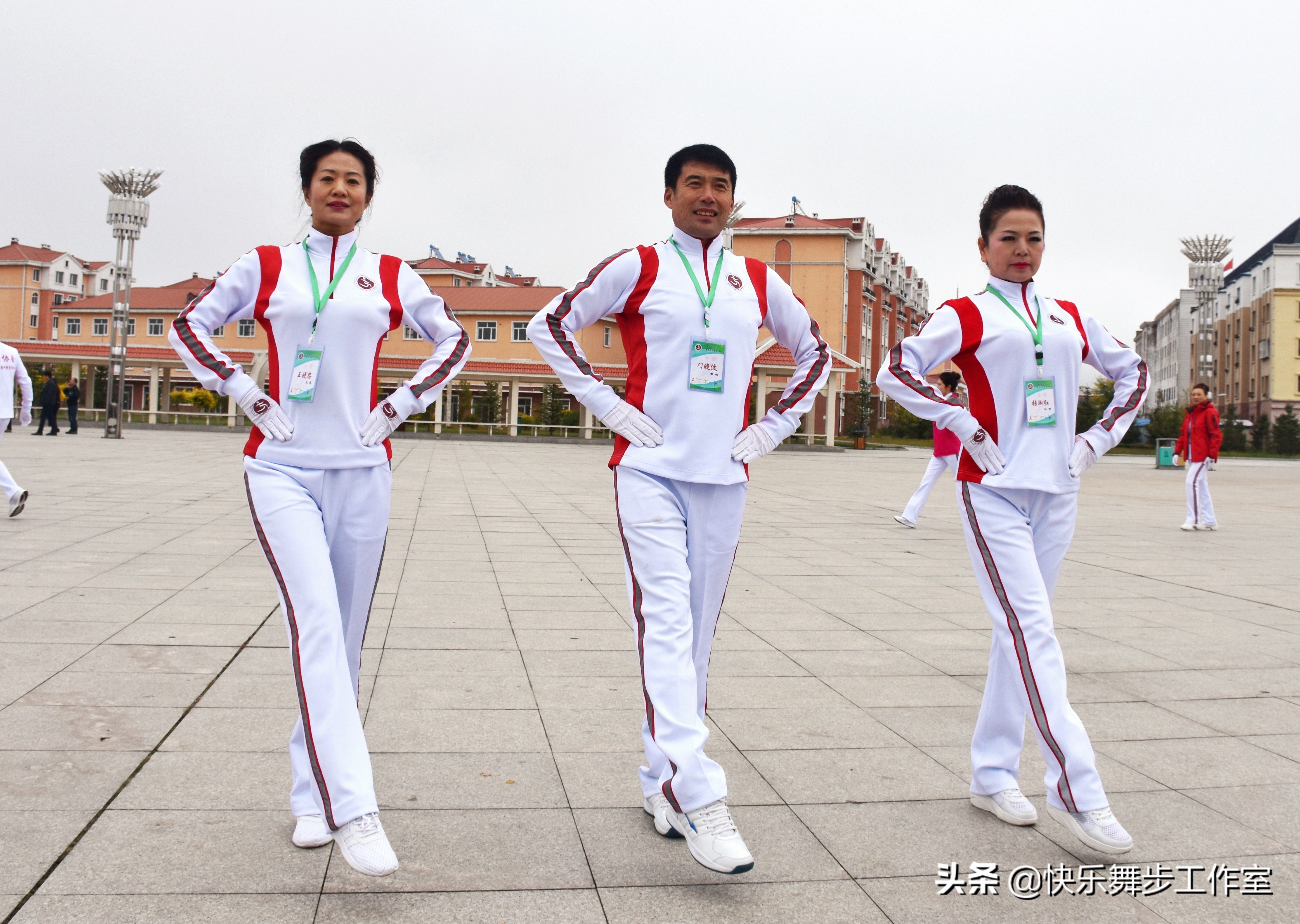 中老年快乐健身舞步,佳木斯中老年人健身操绿旋风