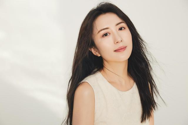 她意外怀孕但被她的男人抛弃,女人意外怀孕找不到亲生父亲