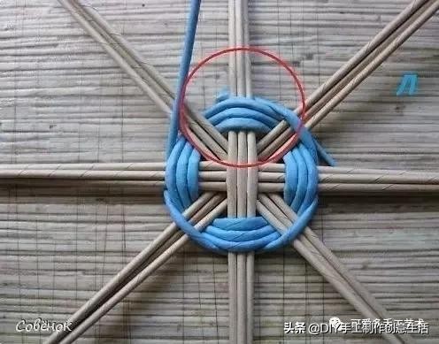 旧报纸变废为宝手工编织收纳筐,旧报纸制作简易的收纳筐