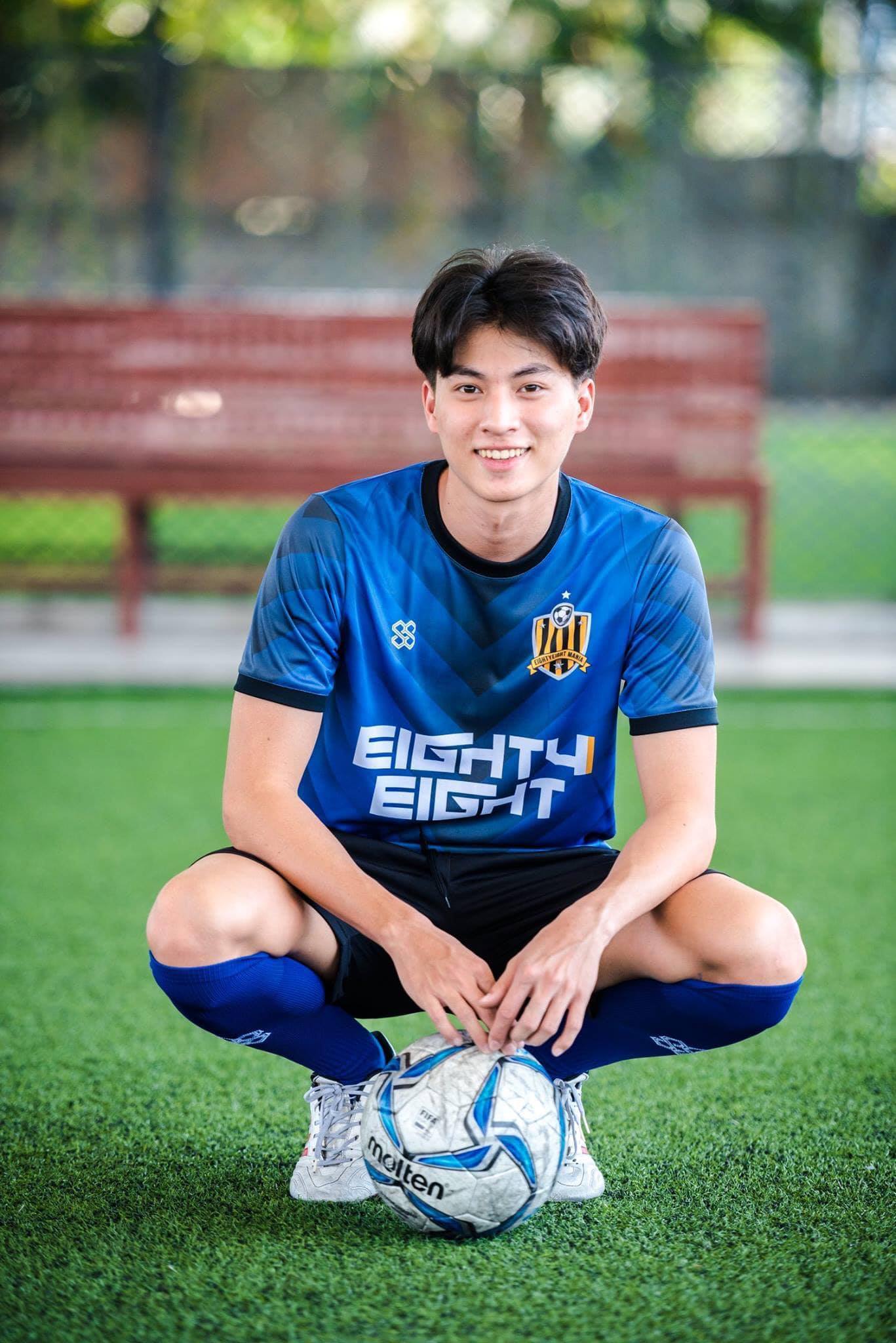 足球少年糕卡娜：热爱足球的他快乐无比