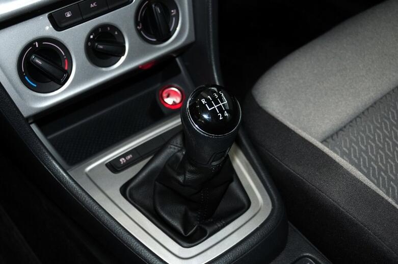 6年车龄的大众朗行值多少钱,朗逸两厢车和朗行有什么区别