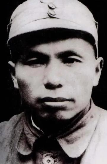 粟裕战功赫赫,*少奇刘**更是极力推荐他为元帅,为何最终还是授大将