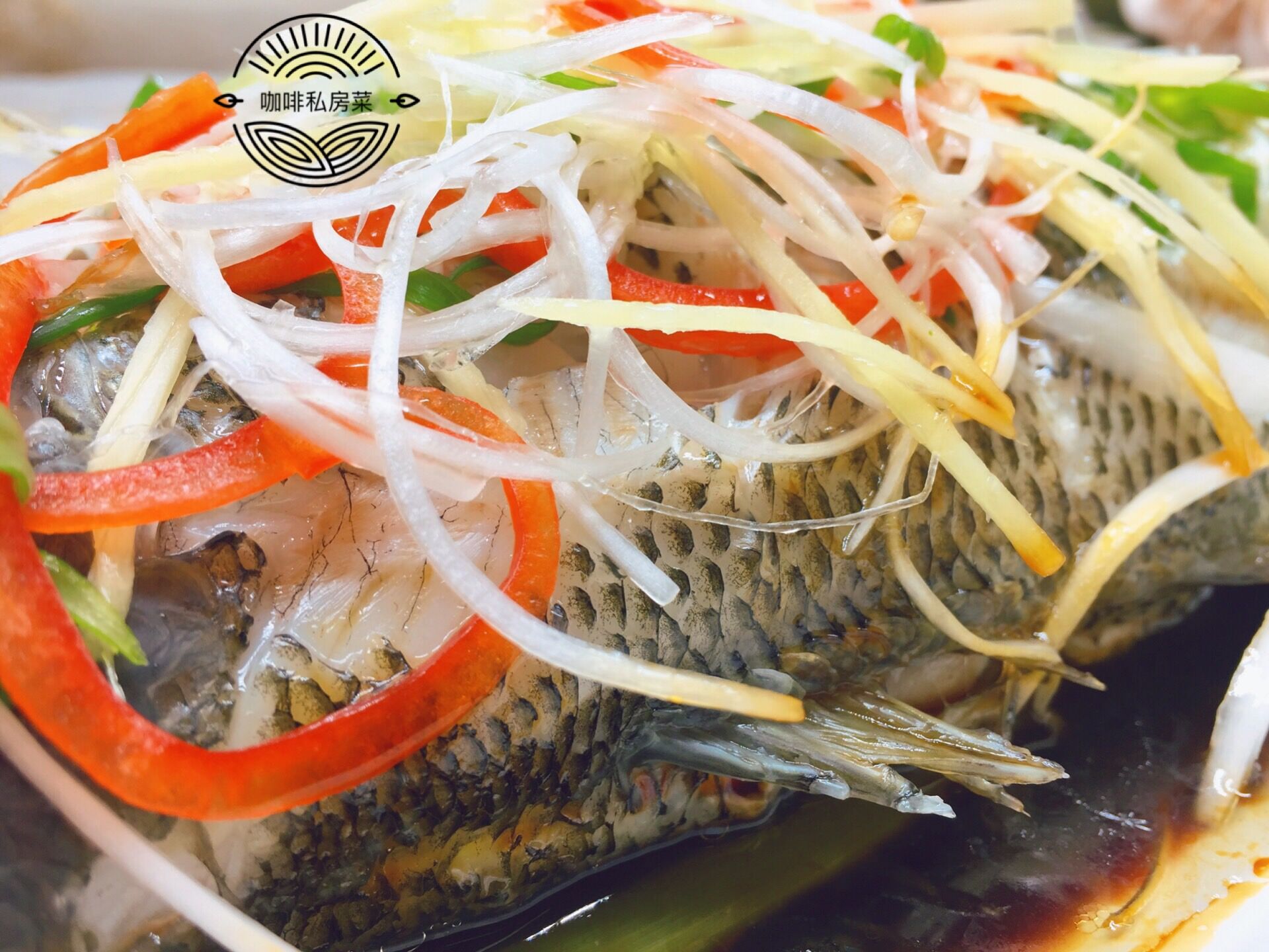 做清蒸鱼用什么油淋,清蒸鱼先放蒸鱼豉油还是先浇热油