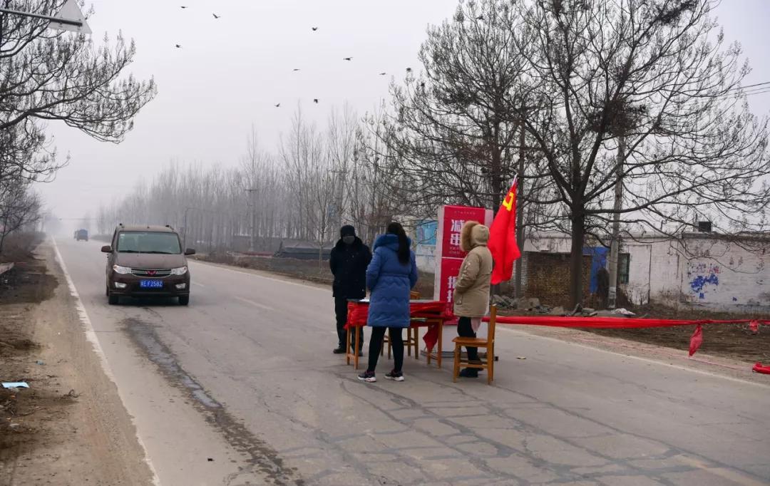 致敬坚守防疫一线的守门人,坚守岗位做表率抗击疫情当先锋