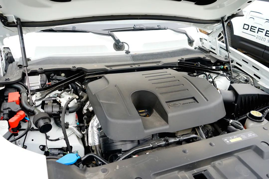 试驾路虎全新卫士,路虎卫士110p400x和暗黑特别版区别