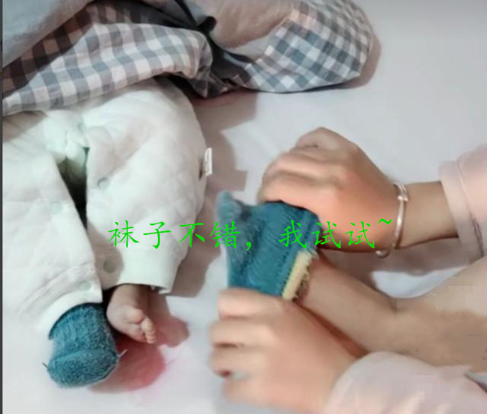 为什么宝宝更喜欢妈妈抱着他睡觉,小孩为什么喜欢粘着小姨