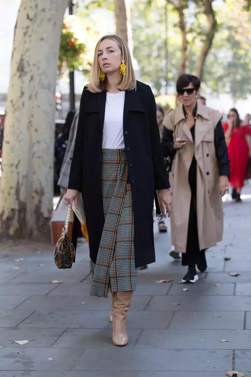 裙摆大衣怎么穿好看,大衣里面的裙子怎么穿