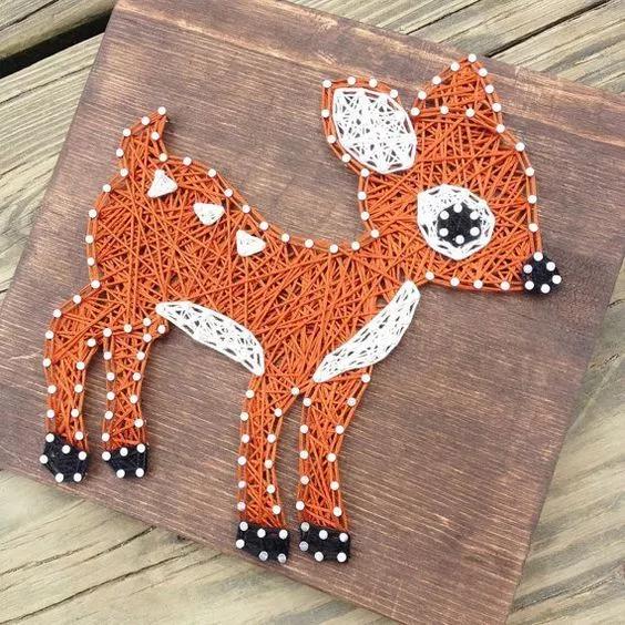 用绳子做绕线画,一根线吊起来拴着笔画画