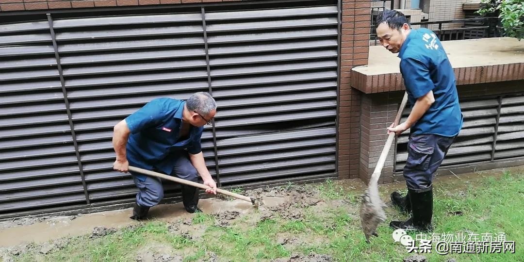 暴雨季节来临物业为你保驾护航,暴雨中物业人的坚守
