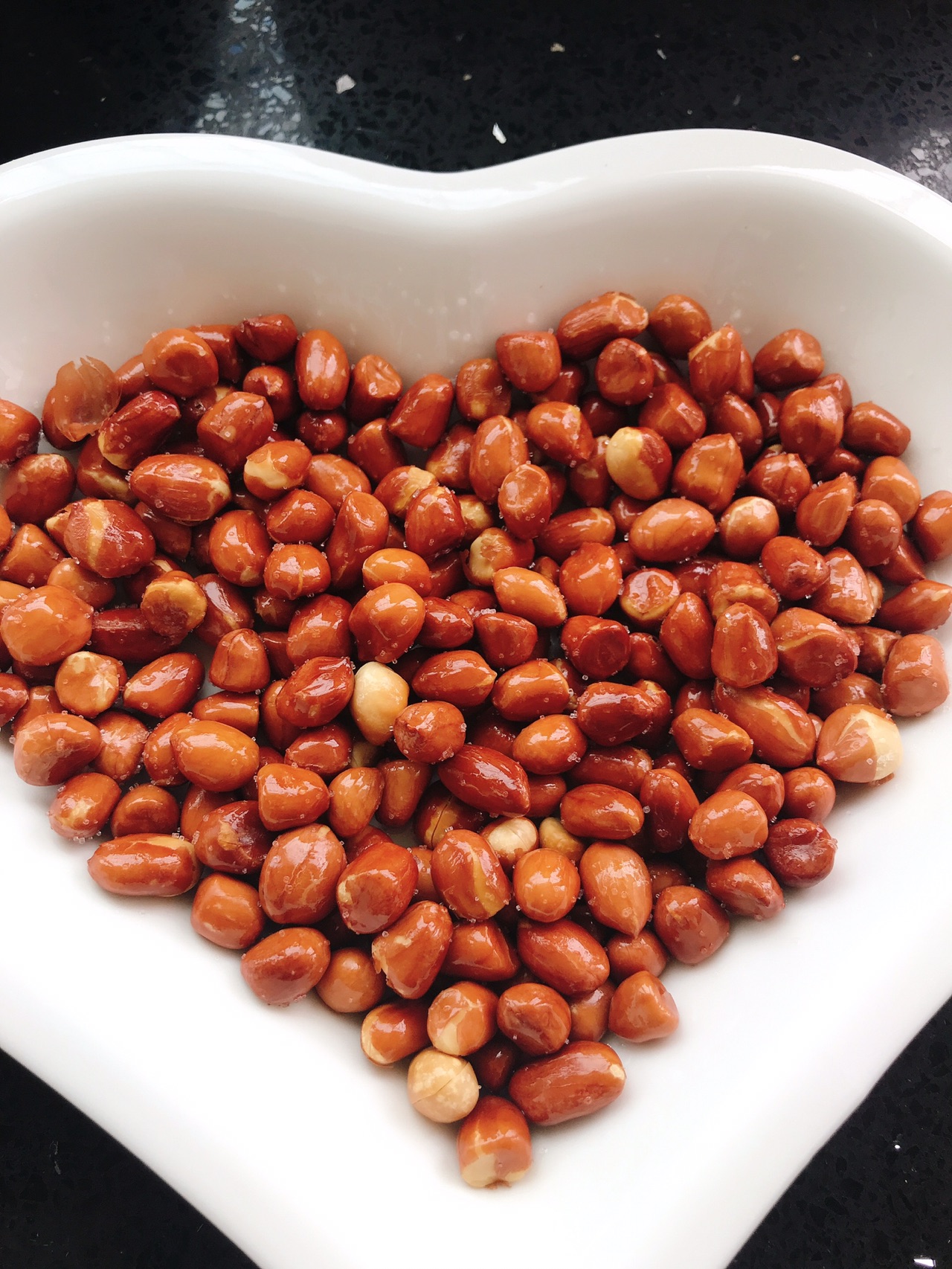 炒过的整个花生米返潮了怎么办,炒花生的盐可以反复炒几次