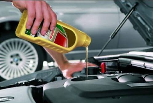 发动机机油长期不换的危害,长期不换机油会增加油耗