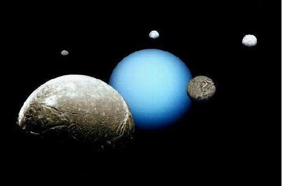 天王星和海王星，质量和体积上都碾压地球，可为何卫星没有月球大