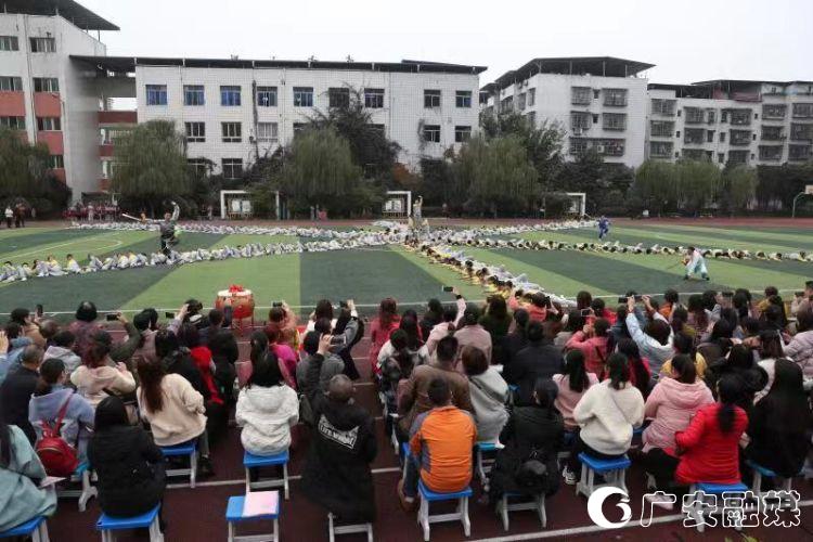 砥砺奋进不忘初心逐梦教育扬帆远航　我区东方小学开展“看重点、晒亮点、争一流”成果展暨家长开放日活动