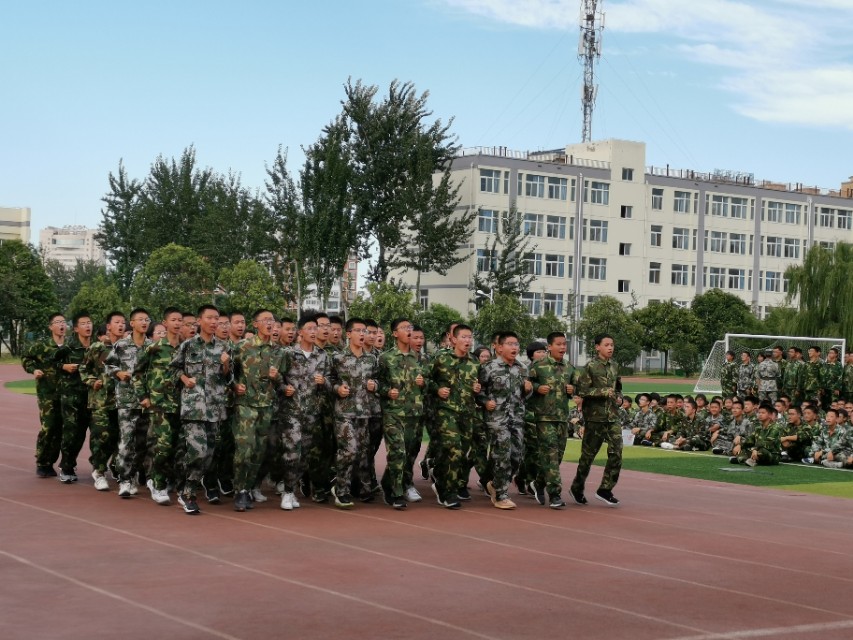 短暂而漫长的军训,军训进行时新生军训纪实全程高燃