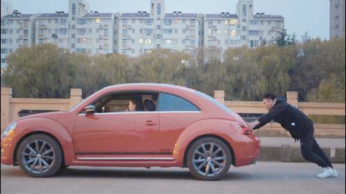 电瓶没电怎么判断是否坏了,冬天户外汽车电瓶没电了一招解决