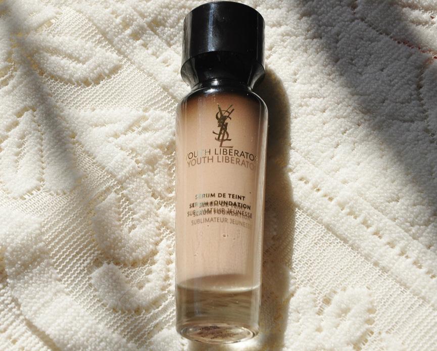 这才是美妆达人都爱用的化妆品，纪梵希很耐打，YSL上脸显高级