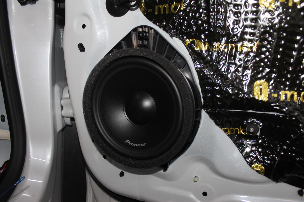 别克gl8音响改装升级,别克gl8音响改装超薄低音