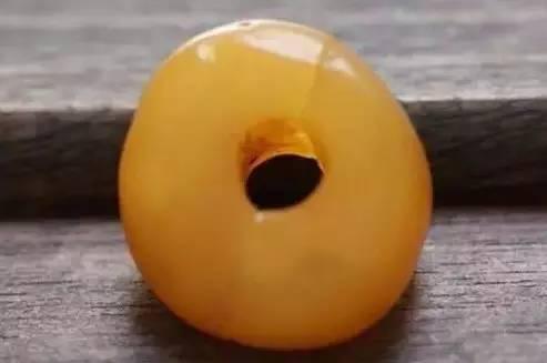 琥珀蜜蜡经常不见水会裂吗,蜜蜡手串开裂怎么处理