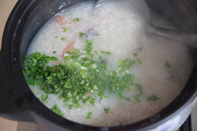 鲜虾粥怎么煮才能更好吃,鲜虾粥这样做才是鲜香的正确做法