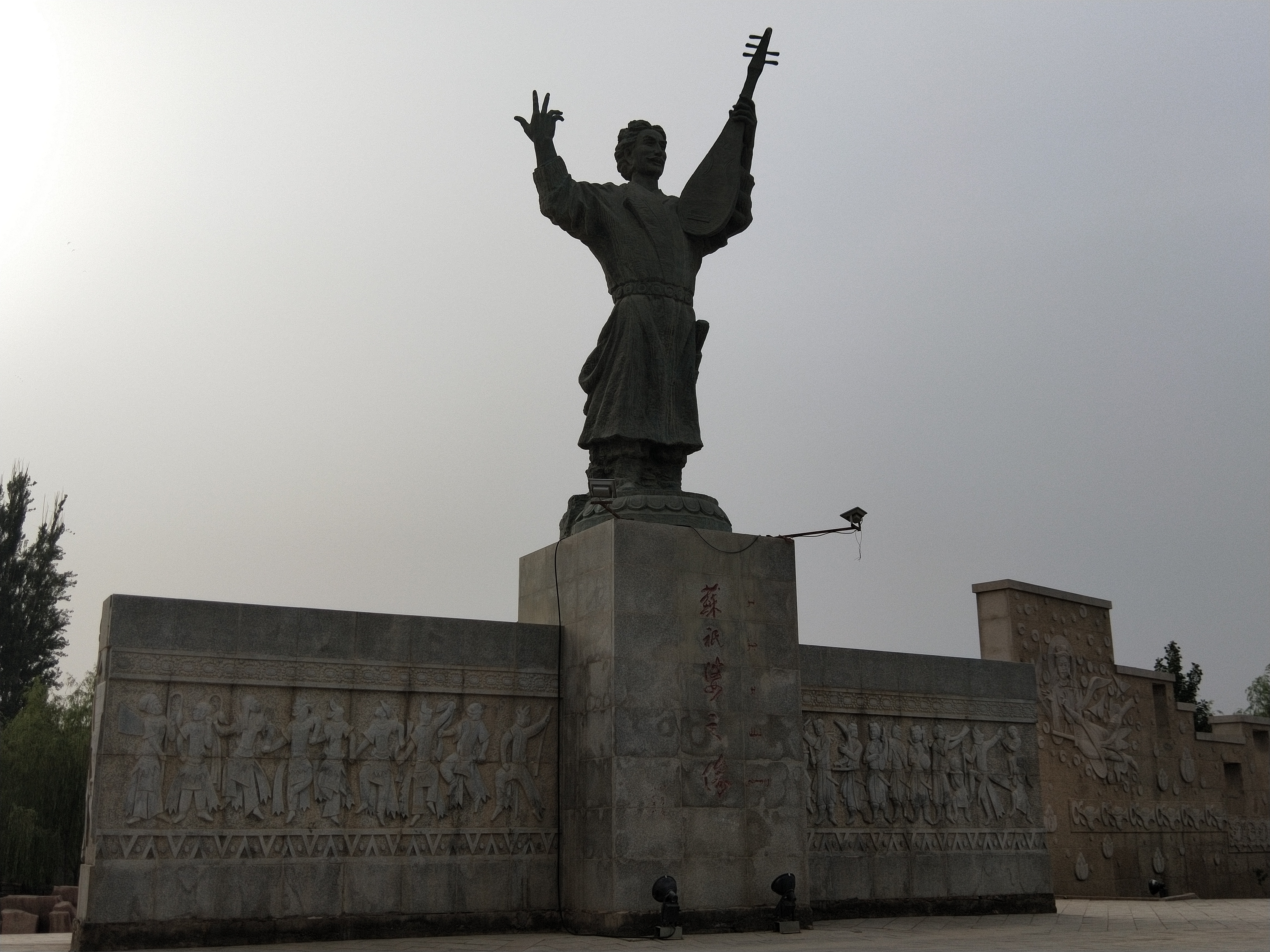 库车维族人多还是汉族人多,库车市维吾尔族