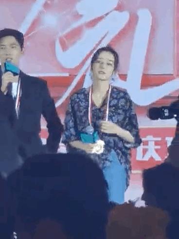 荣耀晚会迪丽热巴,杨洋热巴庆功宴胡可讲话